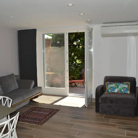 Beba's Garden Apartment *